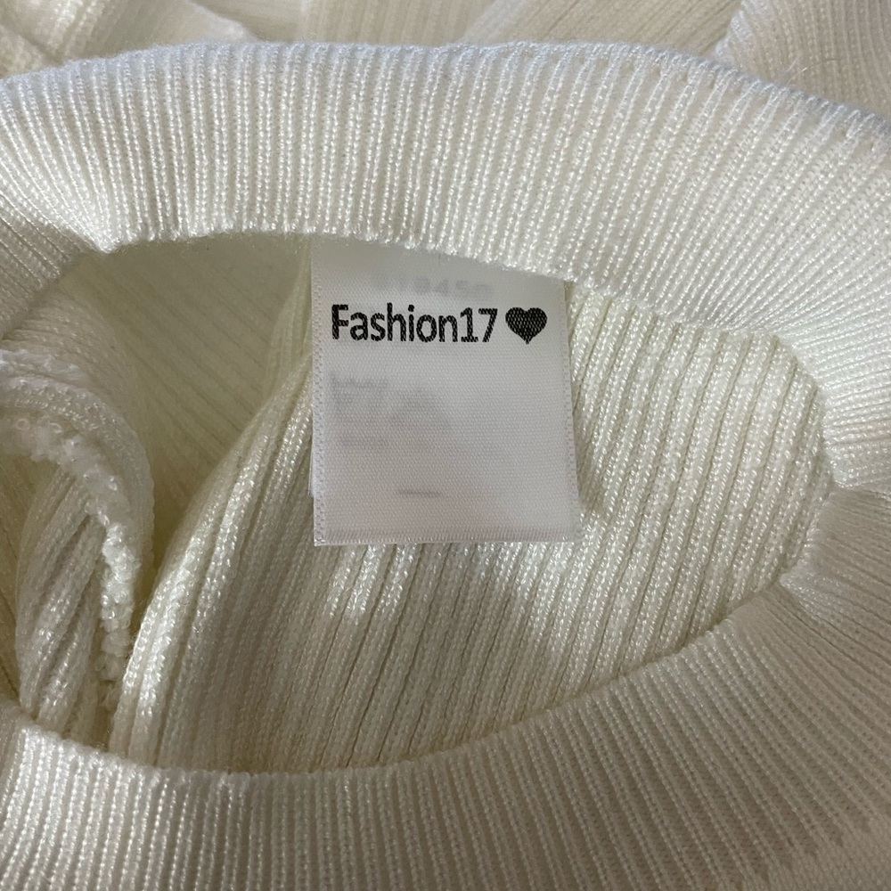 Ivory Raffle Sleeve Sweater
New - Picture 7 of 7